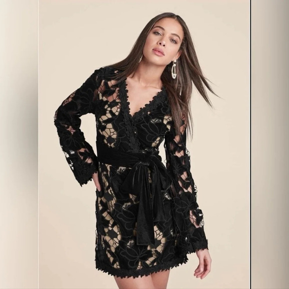 NWOT Venus Illusion Velvet Lace Mini Dress Long Bell Sleeves Boho Harm Black 8 - Picture 1 of 16